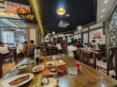 大堂-王明古法砂锅居(开化寺店)