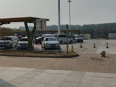 -窦店服务区-停车场