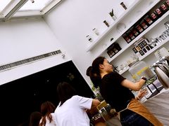 -UNI UNI(环亚凯瑟琳店)