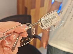 -LOOK眼镜·蔡司依视路配镜(宝山万达店)