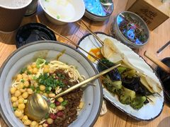 -呼啦面馆·头牌豌杂面(爱琴海店)