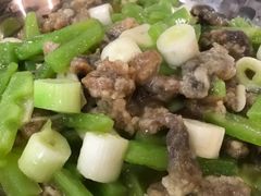 -石磨豆花家常菜·牦牛排土火锅