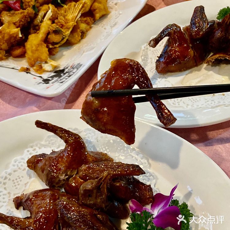 怎么回事呀？这家中山脆肉鲩火锅挤满了游客！！