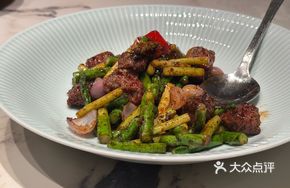 Black Pepper Beef with Asparagus