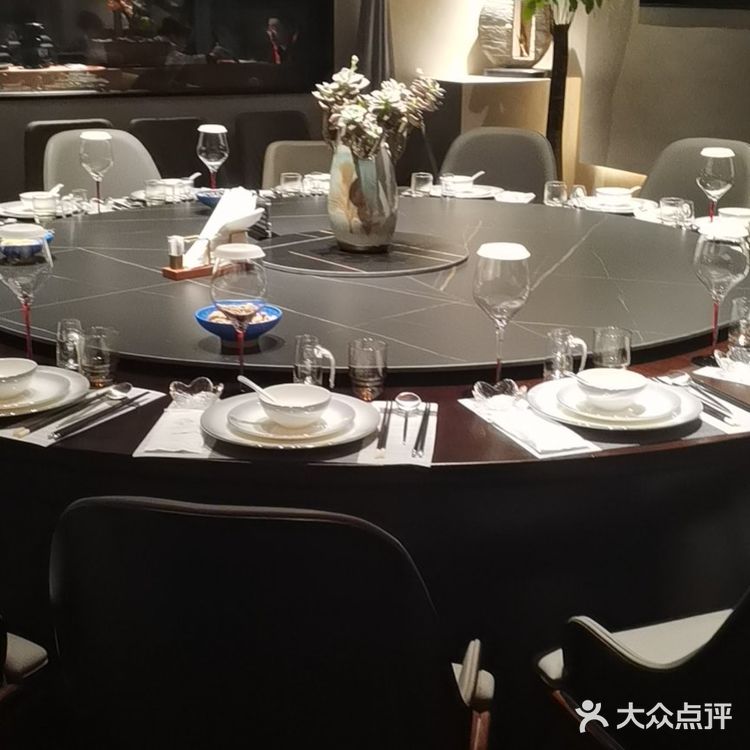 特别是摆盘特别好看。不管是品尝还是拍照都值得一试