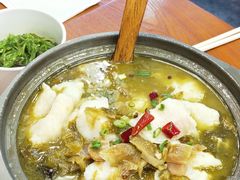 石锅酸菜鱼-周鱼小馆石锅酸菜鱼(活力汇店)
