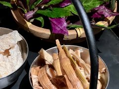 烟熏笋干-毛辣果·酸(OHA复兴西路店)