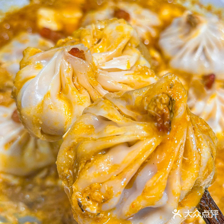 桨声灯影里的金陵蟹黄汤包！一个字绝~