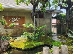 -Chom Cafe and Restaurant