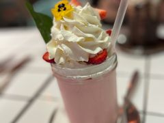 草莓优格奶昔-MIKAKU(万达广场上海宝山店)