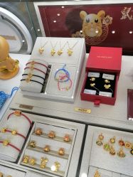 -潮宏基(大商新玛特店)