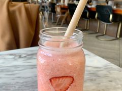 鲜榨菠萝草莓果汁-The Rug Cafe(王府中环店)