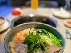 -伴山牛贵州黄牛肉火锅·苗疆非遗艺术餐厅(上海首店)