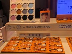 -LOOK眼镜·蔡司依视路配镜(宝山万达店)