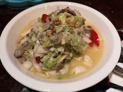 手捏菜炒蘑菇-新白鹿餐厅(爱琴海购物中心店)