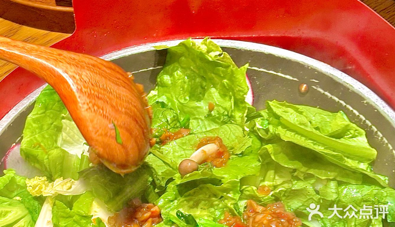 跟风吃这家湘西菜馆，排队1小时真值哭了