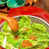 跟风吃这家湘西菜馆，排队1小时真值哭了