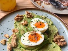 牛油果煮蛋吐司-RAC BAR(安福路店)