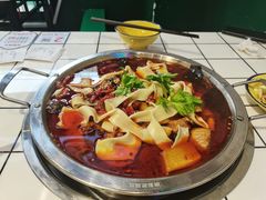 -晓彭肥肠鸡·泡椒鸡火锅(水木天地店)