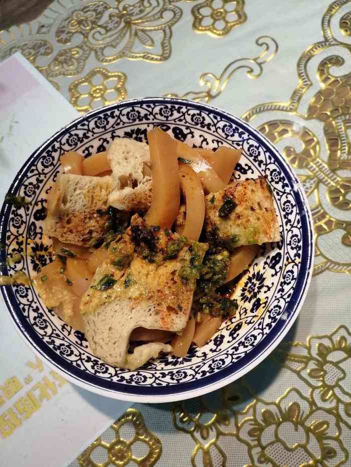 莫家街小吃街-"西宁,莫家街西北小吃一条街…冬日暖阳～.