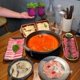 和姐妹居然在威士忌酒吧里吃到贵州酸汤牛肉火锅