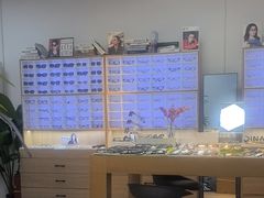 -天空之镜眼镜店蔡司依视路配镜授权零售店(望京颐堤港店)