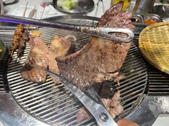 -山野的朋友露营炭火烤肉