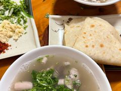 -岳记羊肠馆(陵园小区店)