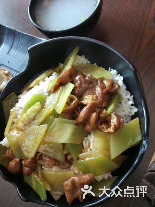 肥腸萵筍蓋澆飯