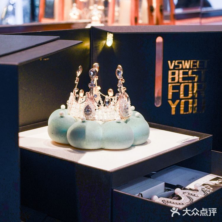 终于拔草V甜，布鲁斯女王戴冠很不错！