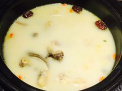 胡椒猪肚鸡小锅-洪氏嗨捞·广东猪肚鸡·椰子鸡火锅(西咸万象城店)