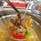 火锅当然要吃现切牛肉啦！