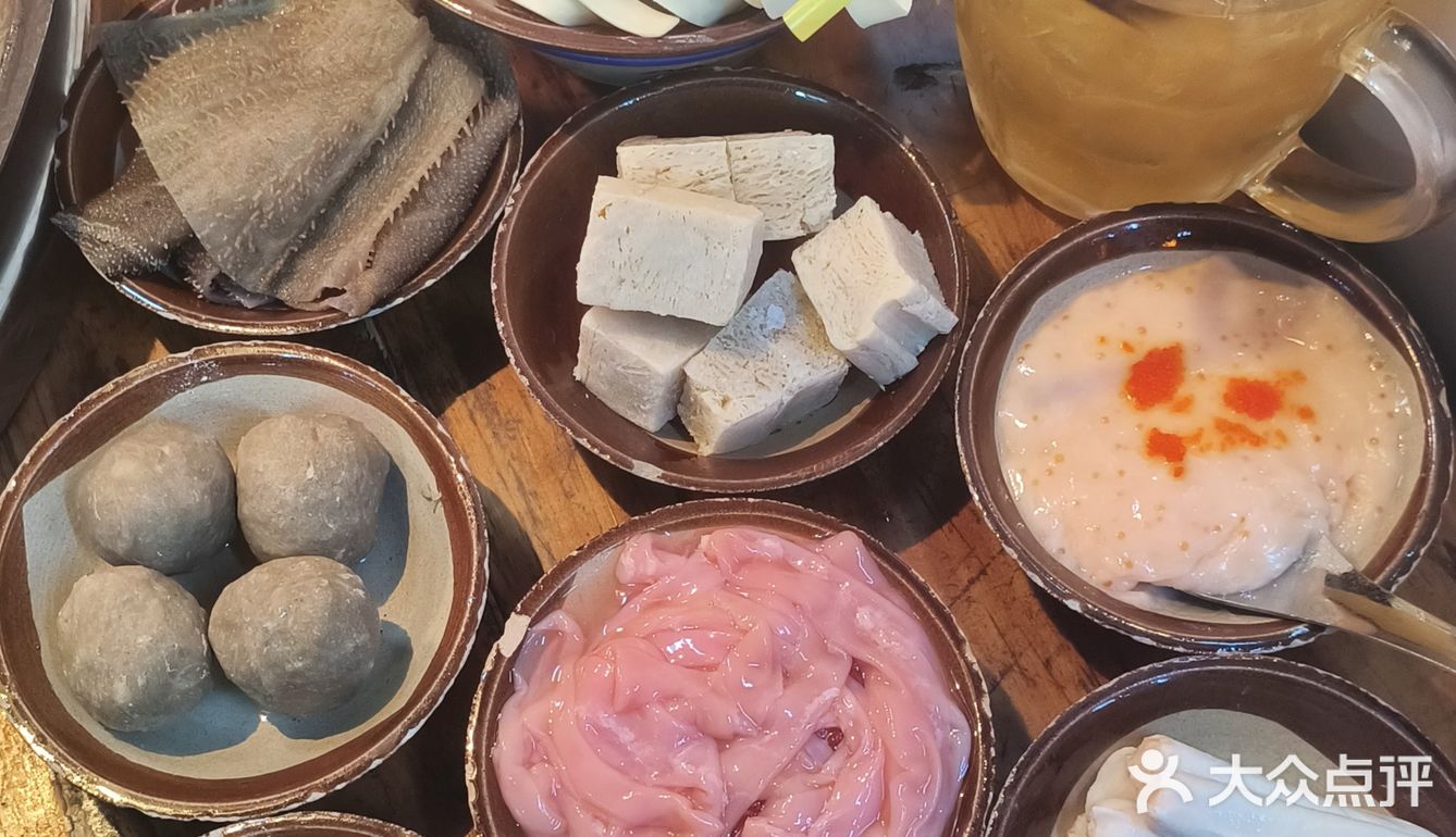 🍲 80年代怀旧风火锅！老物件+吊灯，超有代入感！🌟