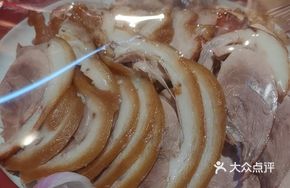 Braised Pork Knuckle in Clay Pot