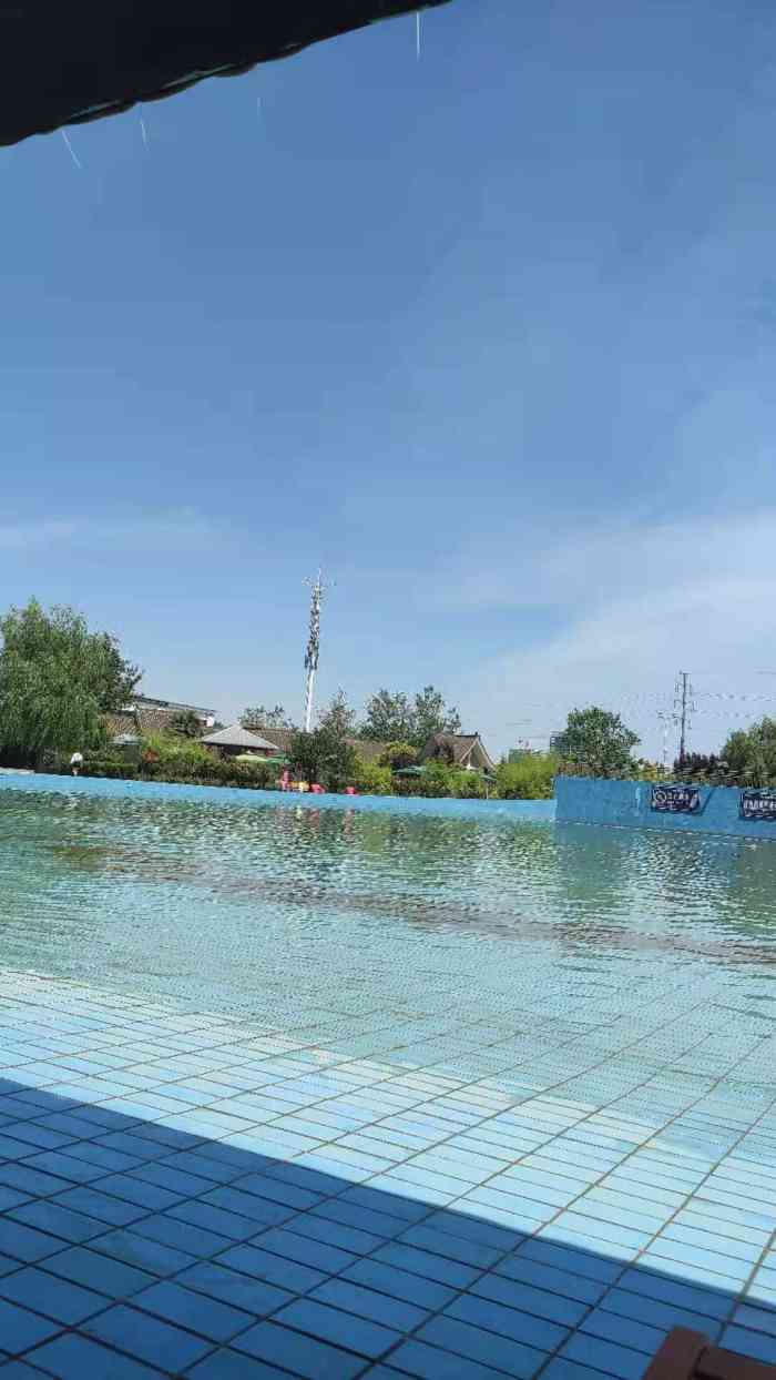 蓝波湾温泉水世界-"他家位置在陕西省咸阳市渭城西咸新区秦汉新.