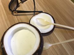 -志龙皇冠吃货椰子铺