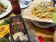 -Mark&Mars Restaurant