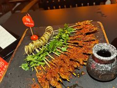 -何师烧烤Pro ·江湖川菜·小龙虾·精酿啤酒(太古里旗舰店)
