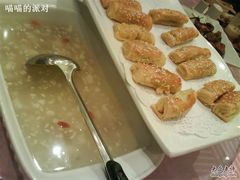 叉烧酥和酒酿小圆子-金八仙酒店