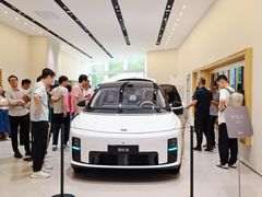 -理想汽车(世纪汇店)