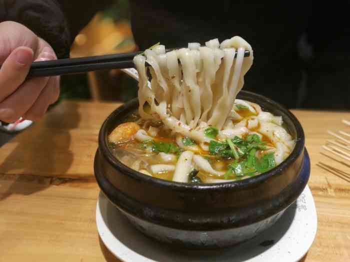 百年阿哥大盘鸡土豆粉(局外店)-"在太格茂六楼,当时看里面空间挺大