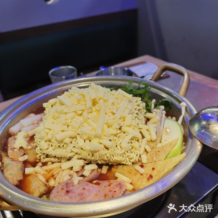 部队锅加炸鸡韩剧同款美食大满足