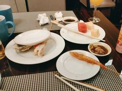 -广州万富希尔顿酒店·感趣自助餐厅·金秋蟹宴生蚝海鲜刺身