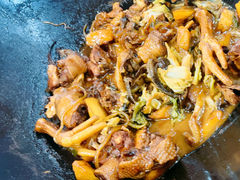 -粘豆包柴火铁锅炖