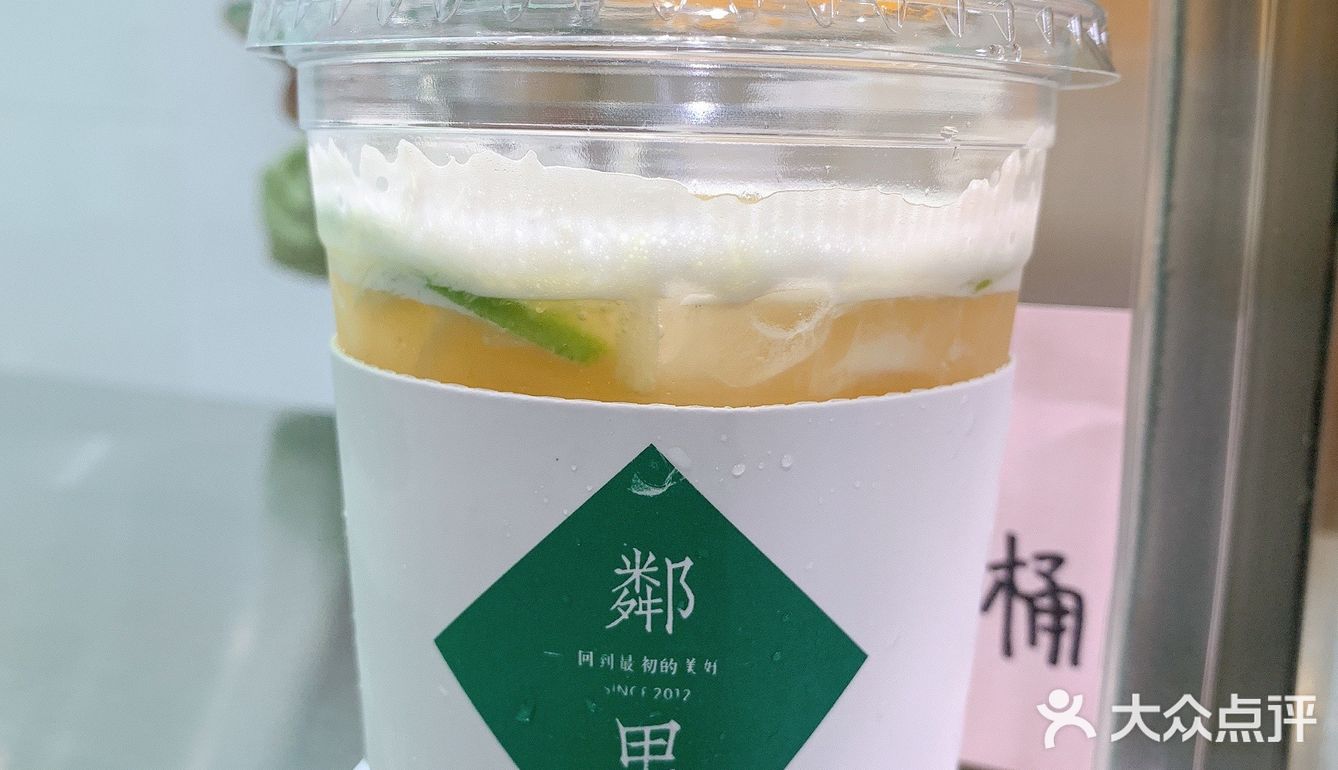 👉🏻奔 走 相 告：网 红 柠 檬 茶 再 添 新 丁