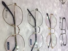 -罗伯特眼镜·蔡司官方授权(罗湖国贸店)