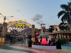 -亚龙湾亚泰商业街