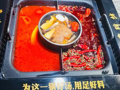 -老牌坊云南鱼豆花火锅(哈西万达店)