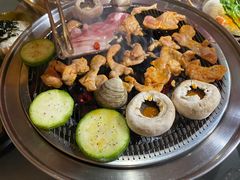 -围炉肉舍•炭烤活鳗•丹东海鲜烤肉(步行街店)