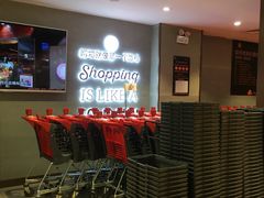 -中百仓储超市有限公司(越秀星汇维港店)